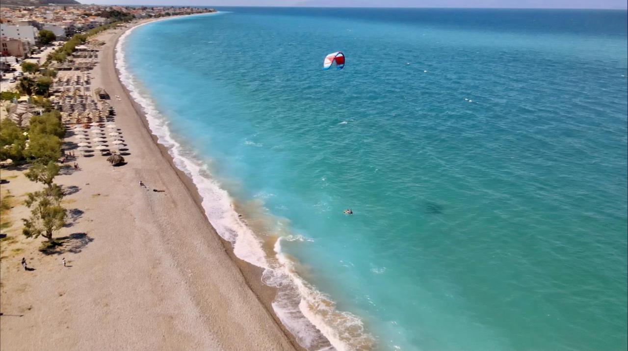 Stunning Beachfront Apartment Stratos Nerántza المظهر الخارجي الصورة