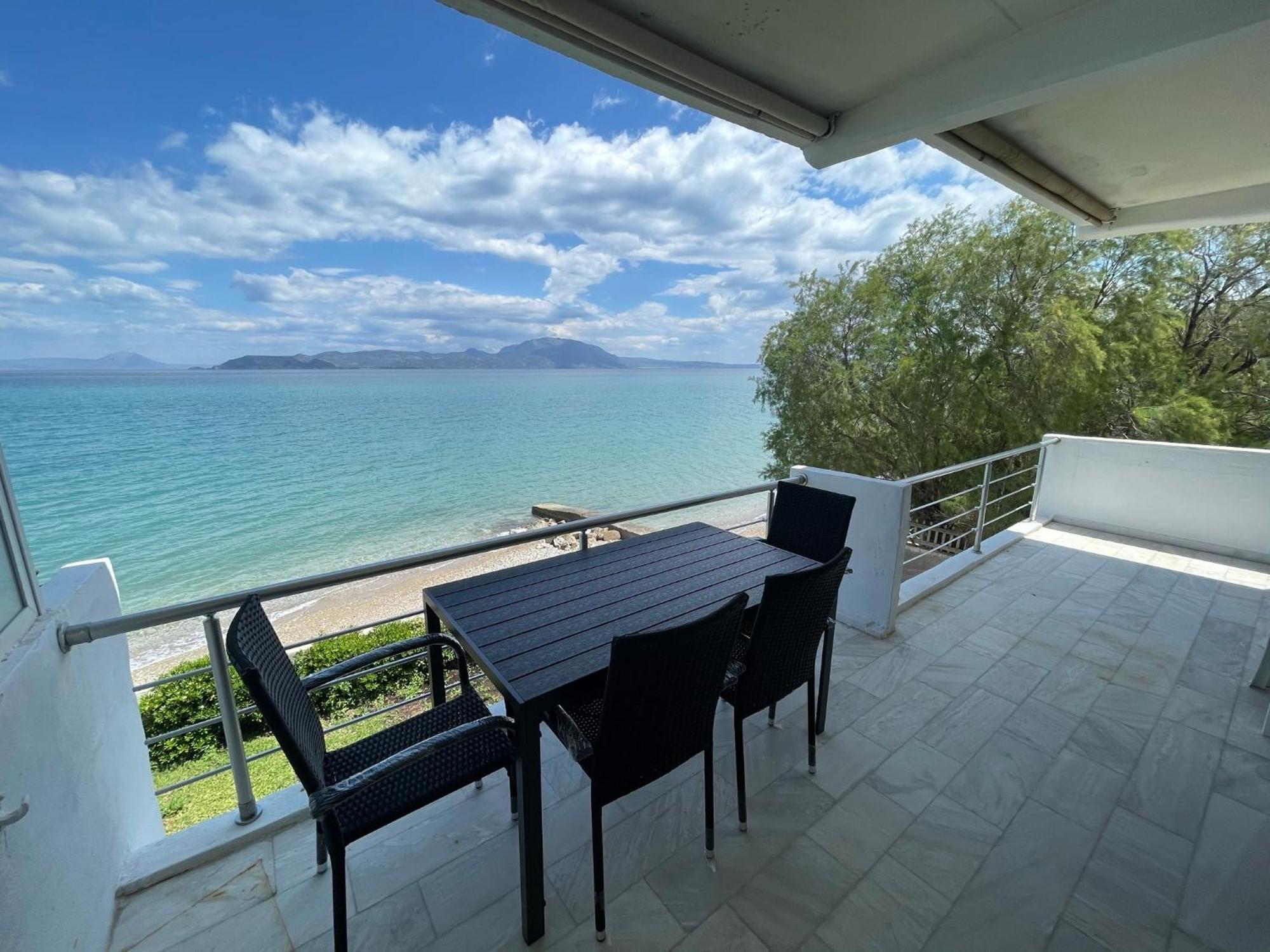 Stunning Beachfront Apartment Stratos Nerántza المظهر الخارجي الصورة